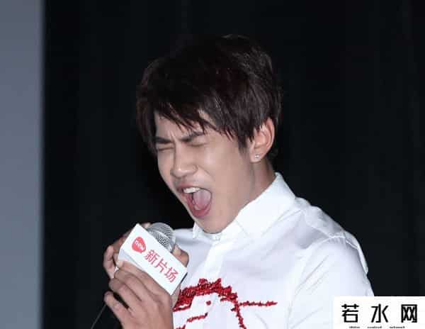 王青 冯建宇,《一路向南》将映 冯建宇将与王青庆祝出道1周年