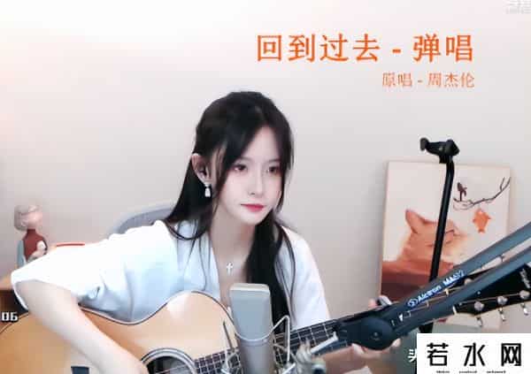 斗鱼阿冷,斗鱼阿冷过生日，直播间展示二胡才艺，粉丝：一年里也就两次机会