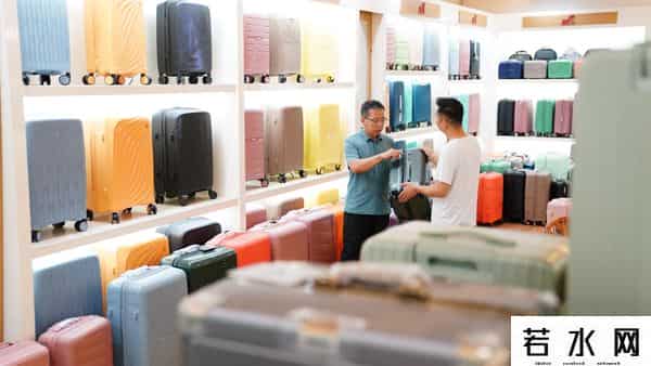 白沟,行进中国｜从扁担挑货到海外爆款：一个白沟商人的三次“破圈”