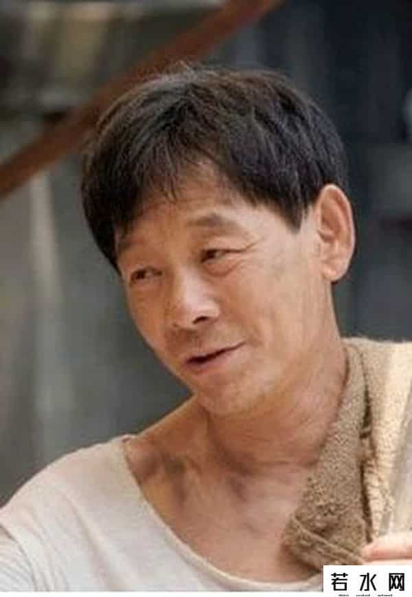 小峰峰图片,玩金条长大，住360平四合院，儿子年收数十亿，为何74岁还在拼？