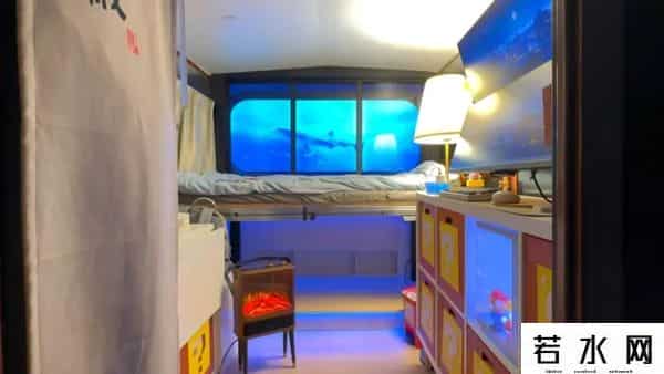 移动公寓,住进车里的年轻人:不租房不买房,5平米最自由