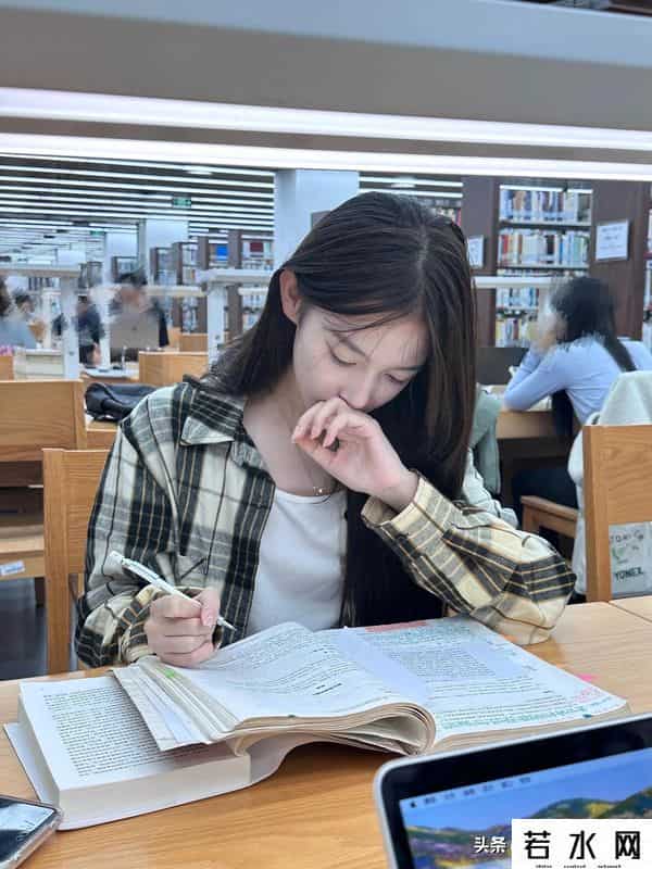 触碰的旋律,聆听旋律，触碰灵魂：音乐的情感密码