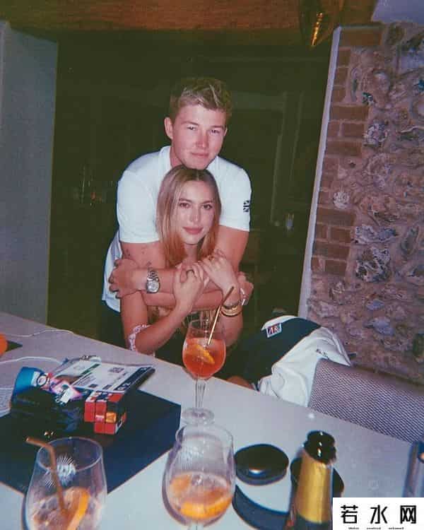 乔布斯遗产,乔布斯最宠爱美貌小女儿大婚在即!坐拥千亿遗产读名校当模特玩票