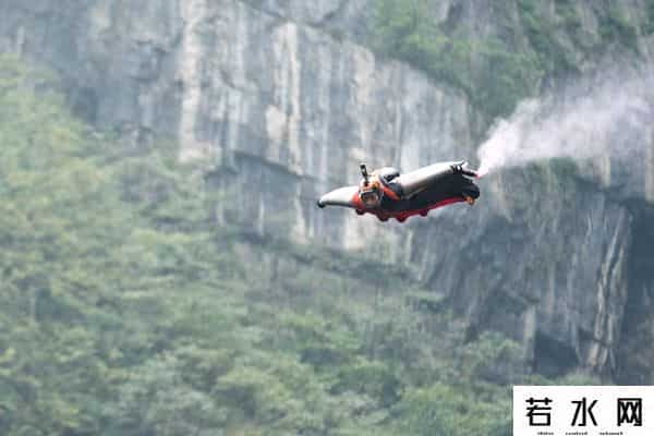 科里斯,在梦想与敬畏之间——详解“极限运动之王”翼装飞行