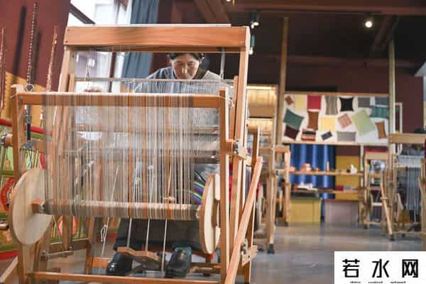 人人日人人爱,建房子、搬新家、兴手艺——三个村庄见证沪藏同心铺就百姓幸福路