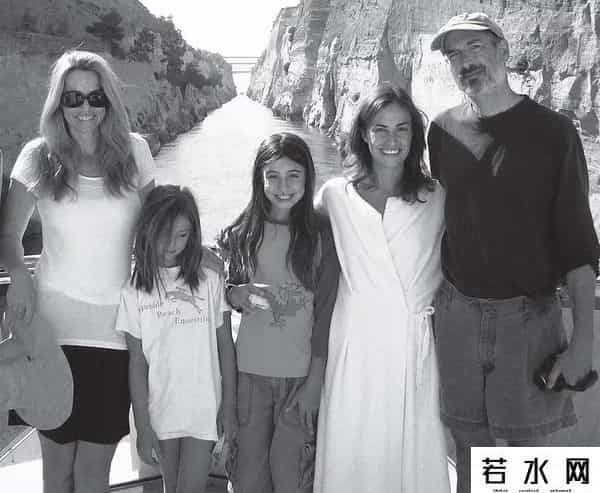 乔布斯遗产,乔布斯最宠爱美貌小女儿大婚在即!坐拥千亿遗产读名校当模特玩票