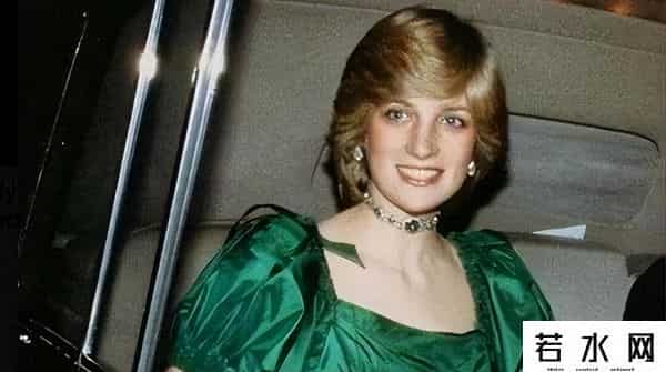 弗格森事件,1992年,英国王室曝出丑闻:37岁富商吮吸着33岁王妃的脚趾