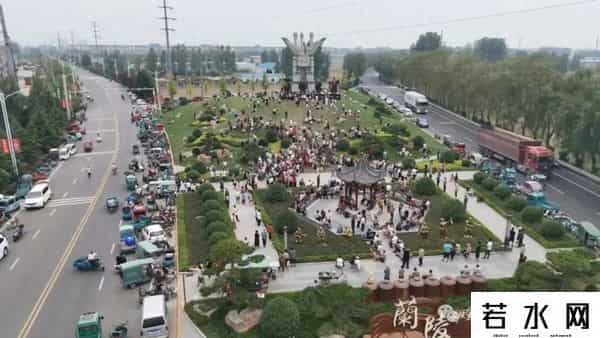 苍山吧,兰陵镇“四圣广场”火了,傍晚最热闹!