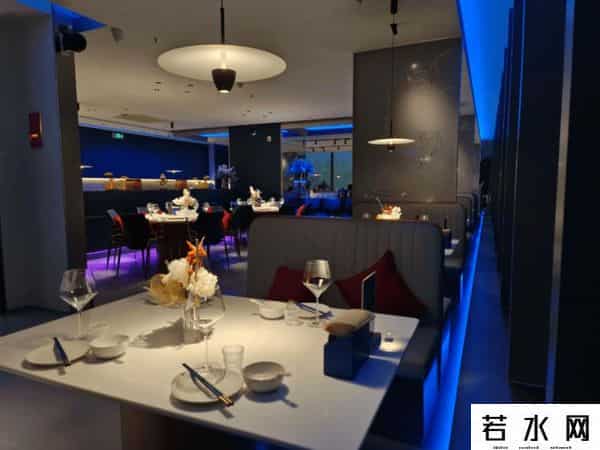 大董烤鸭店,“大董”董振祥：一半门店亏损，靠小而强破局！