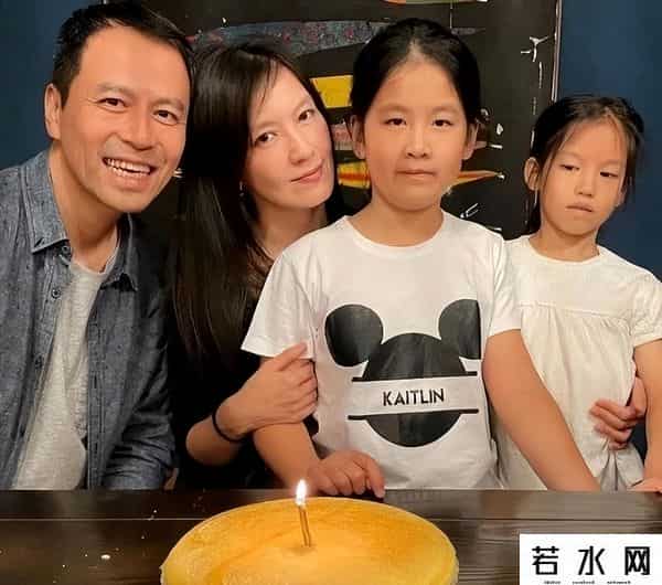 张家振,她是娱乐圈“最渣”的女演员,无缝衔接17个男人,48岁仍身材火辣