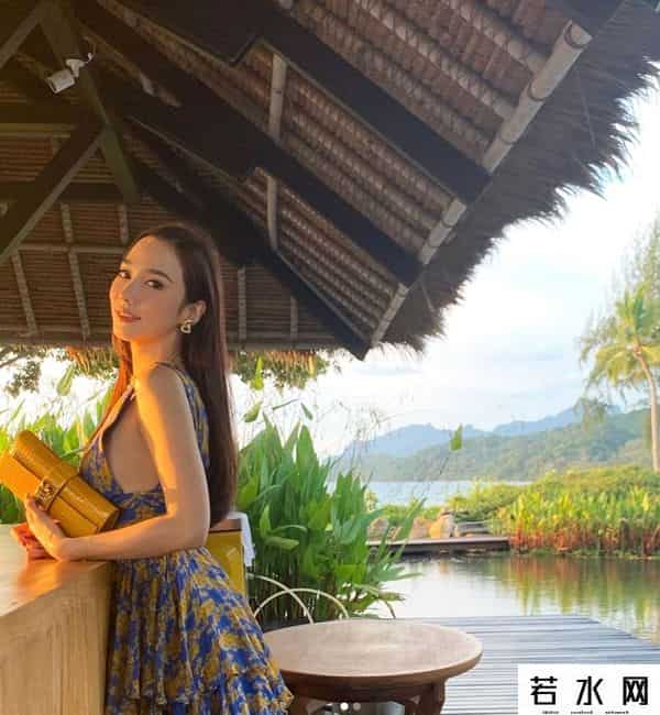 aum p,42岁的泰版鲜肉菩萨，翘臀细腰迷倒20岁奶狗，她比萧亚轩还快乐？