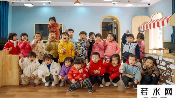 人人折,会捏泥人能折纸,人人都有一手绝活,杭州这个街道有个厉害的“五老”天团