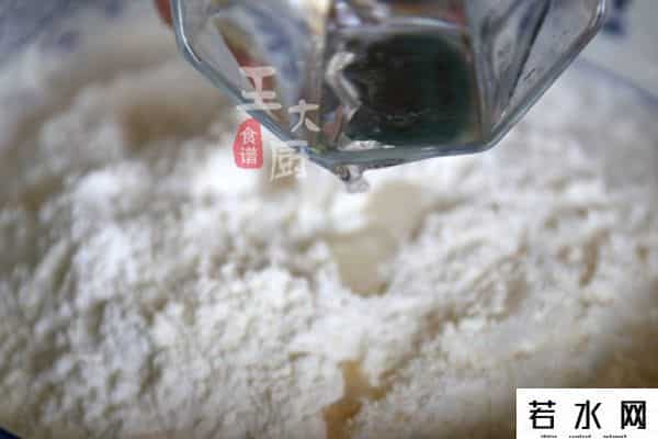 糯米王,香酥金黄的脆皮炸糕，外皮酥脆里面软糯香甜，配方和比例都在这里