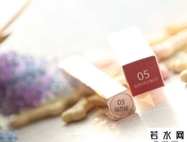 雅蔻官网,「踏雪」口红试色篇:唇唇欲动,绽放唇美年华