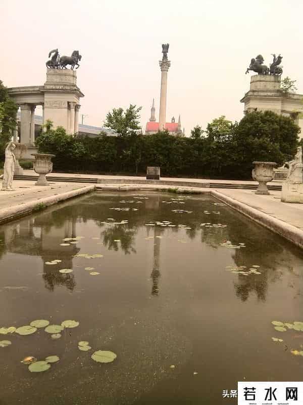 山寨乐园,成都最早的“山寨”景区——世界乐园,为什么已是断壁残垣?