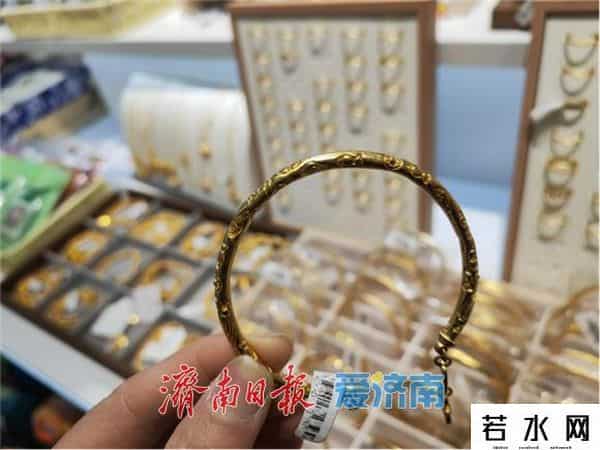 动漫连锁店,融媒深调查·动漫周边热销vs连锁品牌撤柜:“谷子经济”正在经历“成长阵痛”?