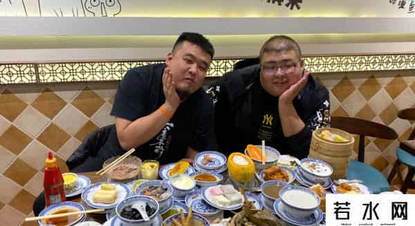 于海龙泡泡龙,吃播泡泡龙意外去世,29岁体重320斤,生前脸上黑斑是早有预兆?