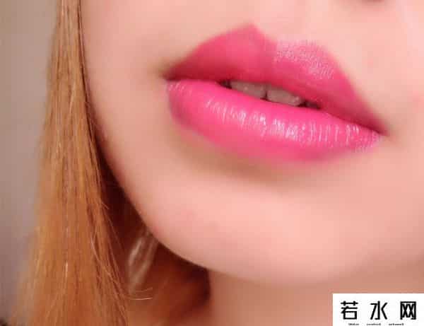 雅蔻官网,「踏雪」口红试色篇:唇唇欲动,绽放唇美年华