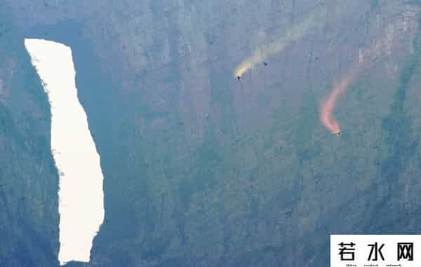 科里斯,在梦想与敬畏之间——详解“极限运动之王”翼装飞行