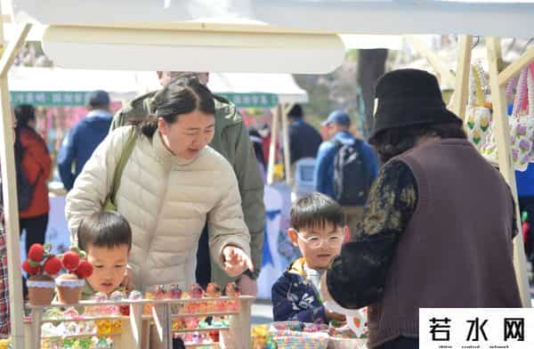 郑美子,消费市场供需旺 文旅融合春潮涌——2025年清明假期经济观察