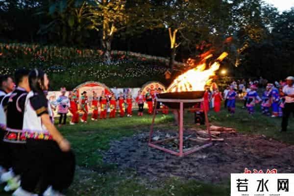 男品街,从寂静山村到网红打卡地：音乐与自然重塑云南乡村夜生活