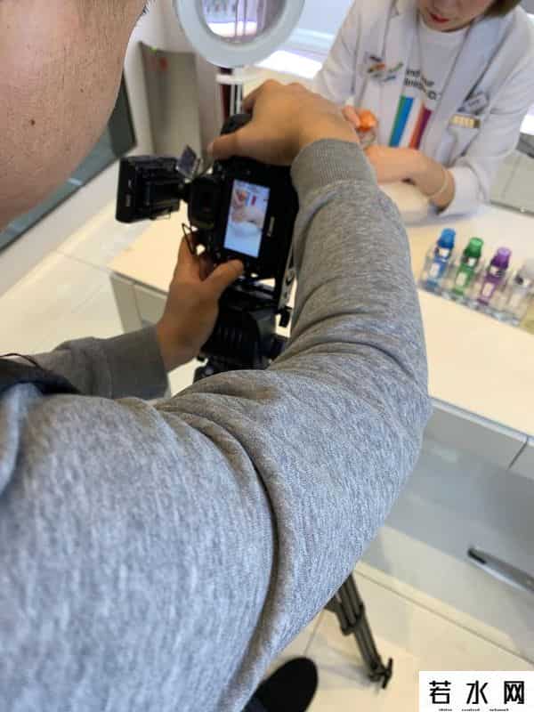 视频导购,商场导购首先得是“融媒体”达人 银泰试水“带货”短视频