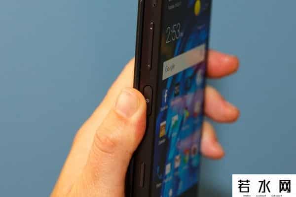 axon m,不喜欢全面屏?折叠双屏中兴Axon M上手