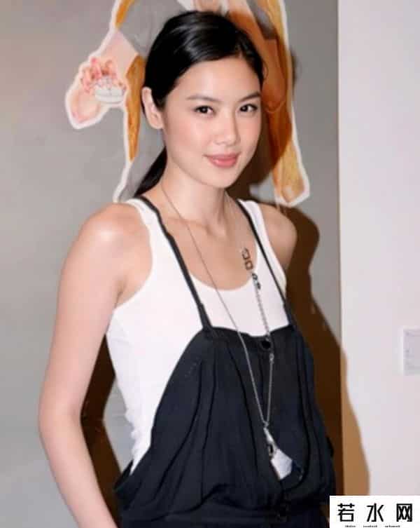 朱志豪,黎明豪掷7个亿，她却倒贴嫁老男人，如今净身出户，她到底图啥？