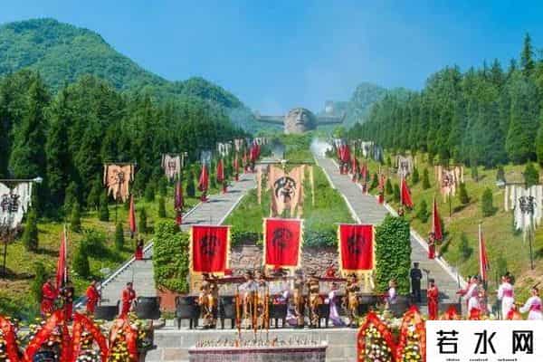 机器化身,5.19相约神农架丨6台机器狗化身“科技瑞兽”，与24名梆鼓演员共同迎宾