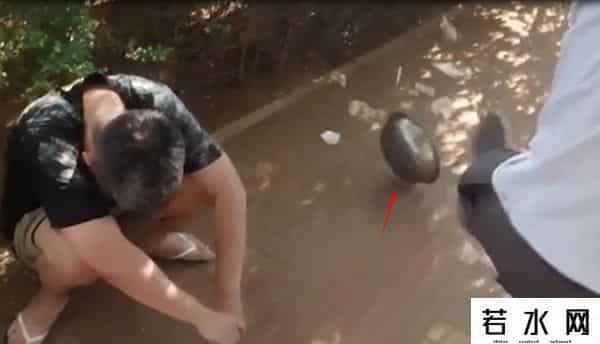 漠叔,漠叔：琼系军阀称霸农村，狗见了都得挨巴掌，真实身份反黑警察？