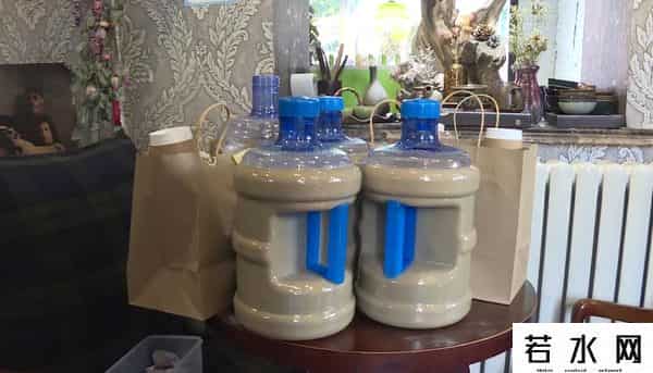 大桶奶茶,疫情期间憋坏了？ 这家店推出5L桶装奶茶 让你一次喝个够！