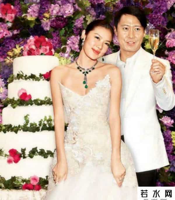 朱志豪,黎明豪掷7个亿，她却倒贴嫁老男人，如今净身出户，她到底图啥？