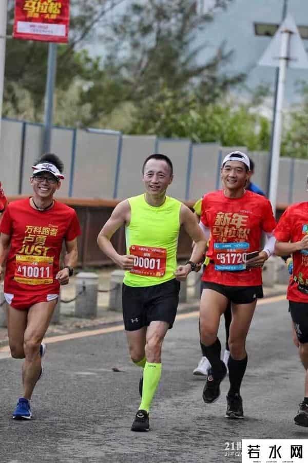 爱马仕哥,唱国歌的许家印和跑马拉松的郁亮丨记者观察