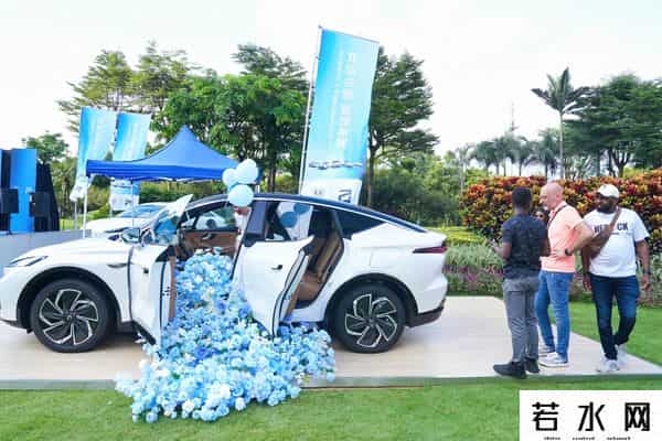 广州车市,广州车市迎客流高峰，车企加速渠道融合抢市场