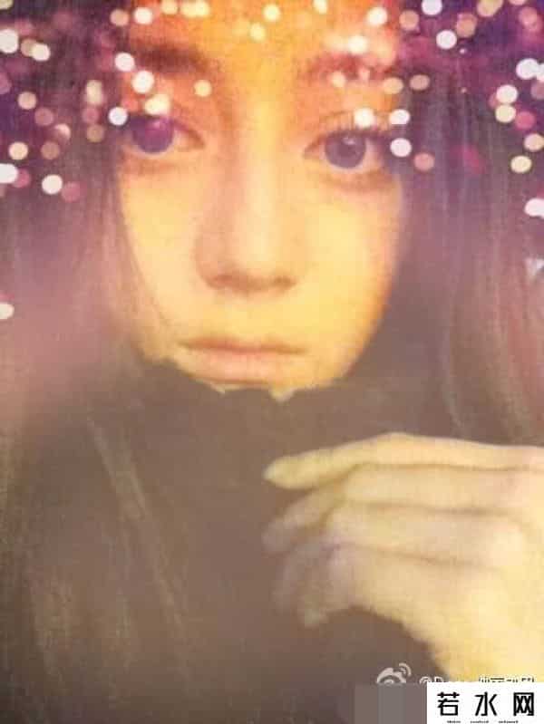 非主流新生代,迪丽热巴学生时期自拍曝光,太非主流,16岁时的造型看起来像46岁