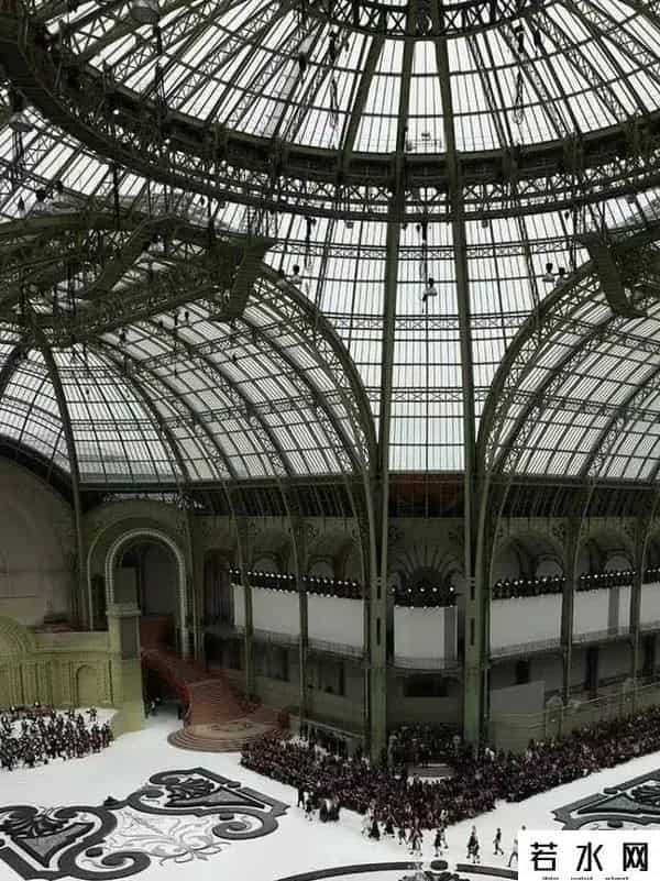 影视捆绑,捆绑《穿普拉达的女王》，这部时尚电影配吗？