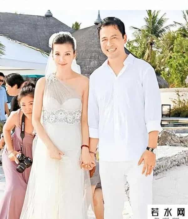 张家振,她是娱乐圈“最渣”的女演员,无缝衔接17个男人,48岁仍身材火辣