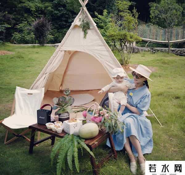 模特梁超,嫁给制片人的何雯娜幸福吗？晒娃撒粮成日常，衣品与气质不输模特