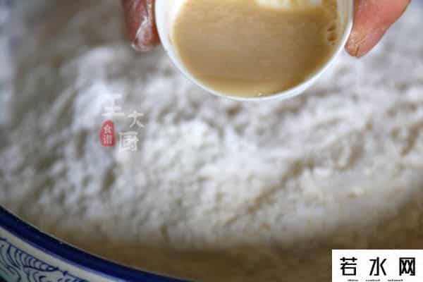 糯米王,香酥金黄的脆皮炸糕，外皮酥脆里面软糯香甜，配方和比例都在这里