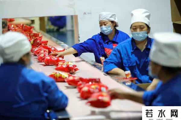 噜咪啦,云贵薯片“噜咪啦”破圈背后，乡村、土特产和拼多多的双向奔赴