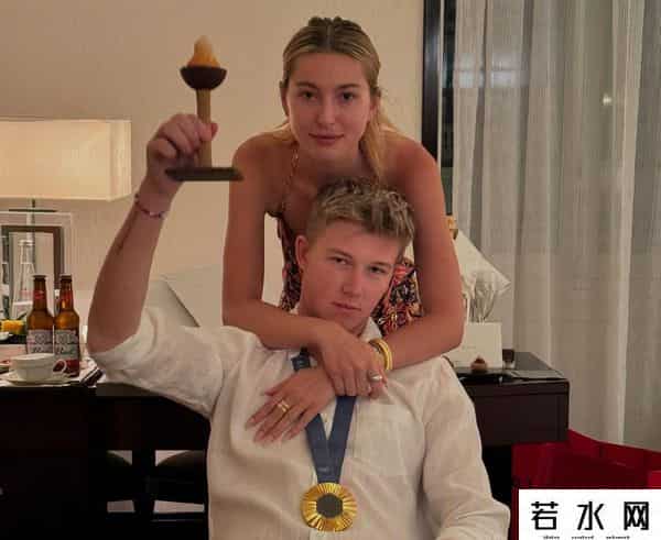 乔布斯遗产,乔布斯最宠爱美貌小女儿大婚在即!坐拥千亿遗产读名校当模特玩票