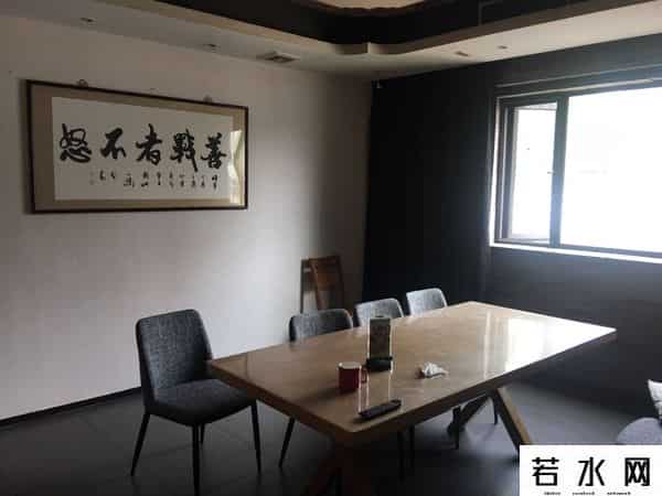 许朝军,回访人人网许朝军涉赌被抓茶楼 服务员：别用现金玩就没事