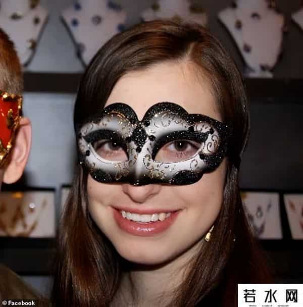 乔布斯遗产,乔布斯最宠爱美貌小女儿大婚在即!坐拥千亿遗产读名校当模特玩票