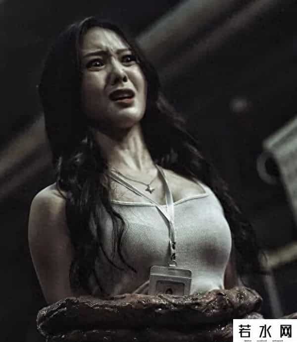 巨鳄战狂蟒,国产片烂出新高度，上演人蛇禁忌