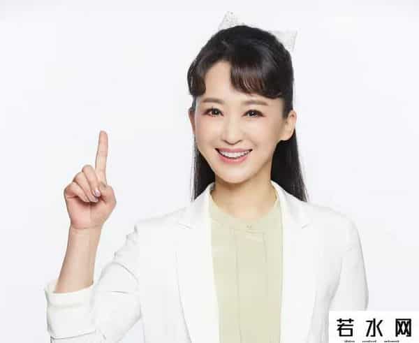 小鹿姐姐结婚,央视主持人大聚会！55岁鞠萍穿红衣现身，47岁小鹿姐姐冻龄似少女