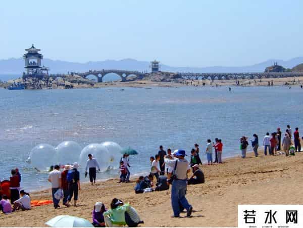 三奇泳装,制造性感,还得东北大妈