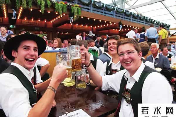 操比电影,每10万人中,就有7人拍过成人电影,捷克色情业究竟有多疯狂?