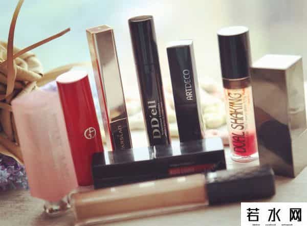 雅蔻官网,「踏雪」口红试色篇:唇唇欲动,绽放唇美年华