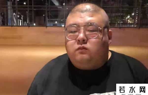 于海龙泡泡龙,吃播泡泡龙意外去世,29岁体重320斤,生前脸上黑斑是早有预兆?