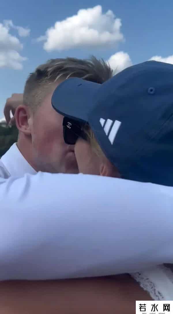 乔布斯遗产,乔布斯最宠爱美貌小女儿大婚在即!坐拥千亿遗产读名校当模特玩票